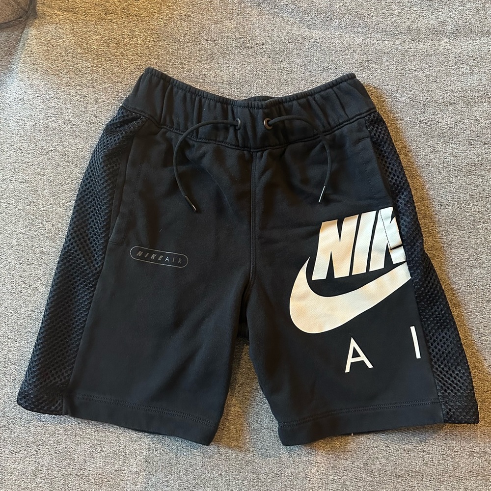 Nike youth shorts size M in black